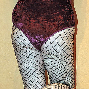 Sexy im lila Samtspitzen Body Galerie