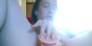 Lecker Dildo - Spielchen vor der Handycam... :-p ;-) First Thumb Image