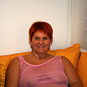 Posing in Rosa Teil 1... Galeriebild