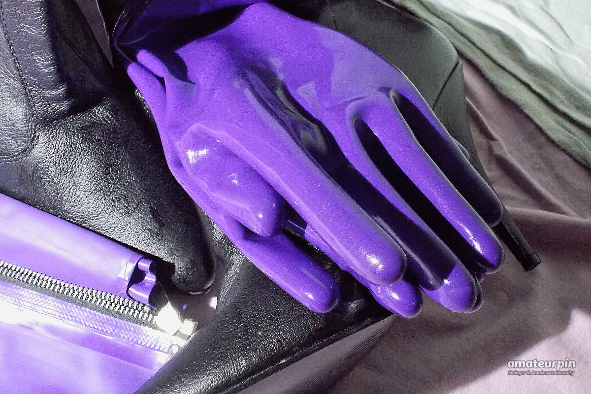 latex gloves gallery image