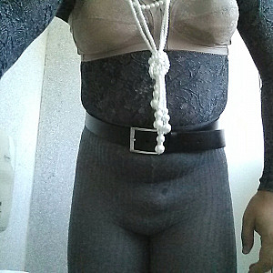 At work in ribbed pantyhose (ssh), bra and lace turtleneck sweater. Galeriebild