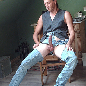 Etwas zu knappe kurze Jeans geworden oder ? Galeriebild