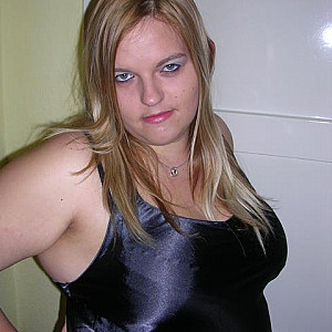 2009_10_22 Kleid schwarz Domina Galeriebild