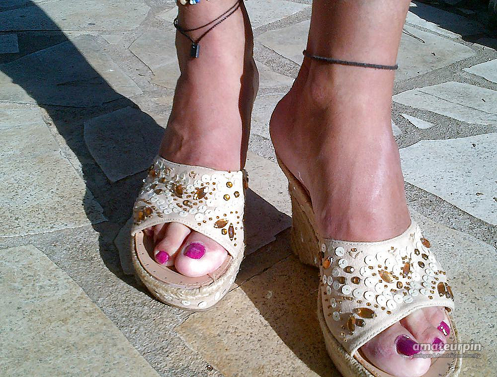 Lady V 's summer shoes gallery image