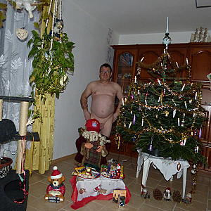 Nackt unter Weihnachtsbaum ist 55Paul55 Galerie