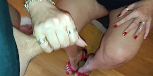 Pgirls Handjob auf die Heels First Thumb Image