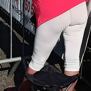 Das erste Bild von Ichund123's Galerie - In weißer Leggings ohne...