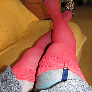 in Nylons 9 Galeriebild