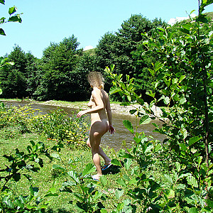 nude on the river 2 Galerie