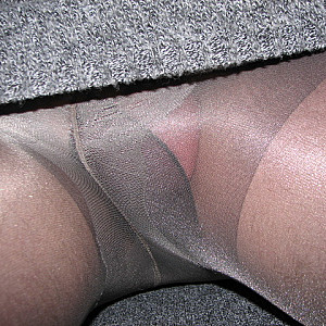 in nylons 3 Galeriebild