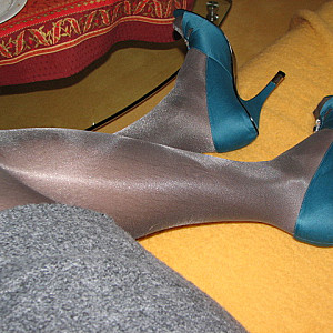 in nylons 3 Galeriebild