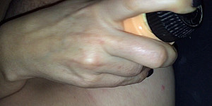 Dildo in der Fotze und Schwanz im der Hand First Thumb Image