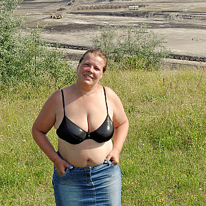 Tits free at the open pit 1 gallery image