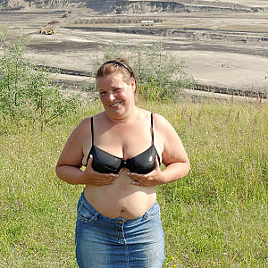 Tits free at the open pit 1 gallery image