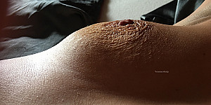 Hängebrüste im erotischen Front- Einsatz Teil 2 von 3 First Thumb Image