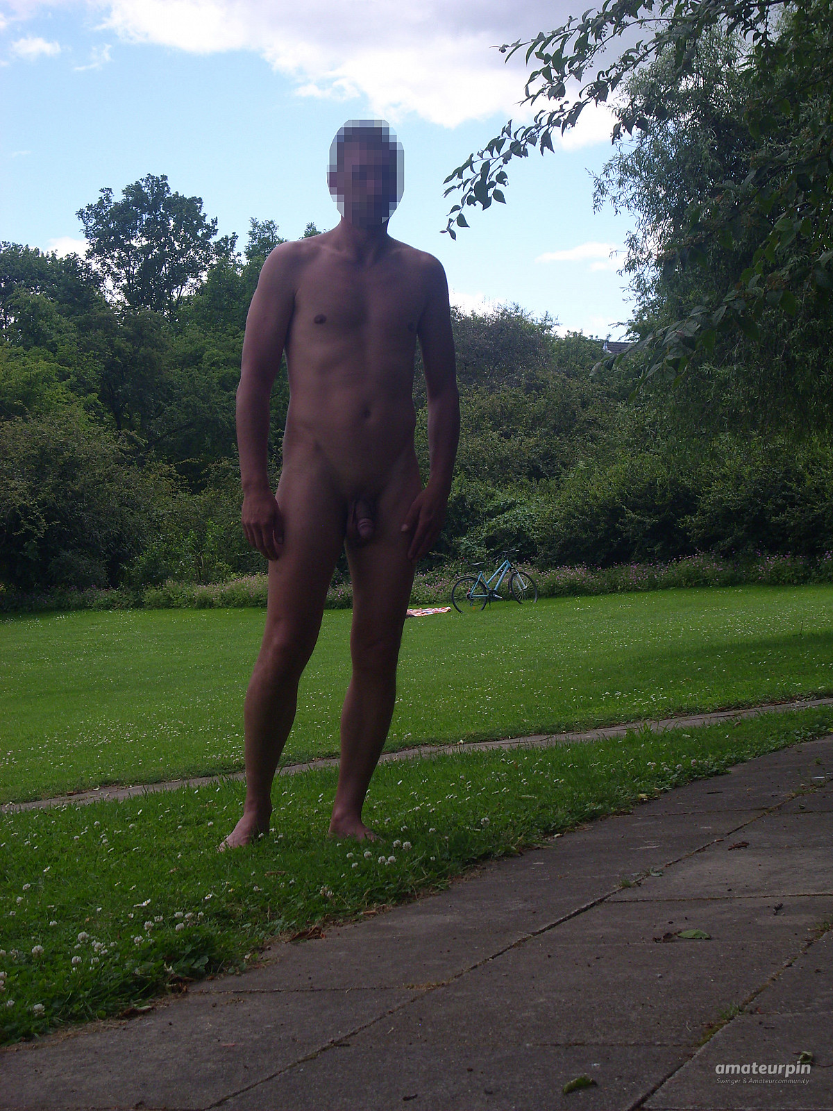 nude in park in Erfurt gallery image