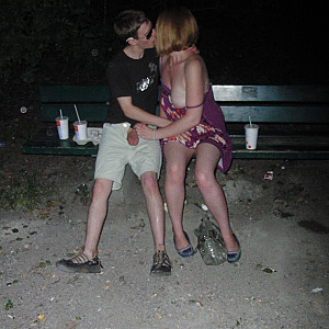 First image of Cuckoldpaar089's Gallery - cuckold in the park