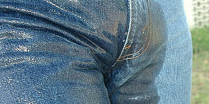 In meine Jeans pissen First Thumb Image