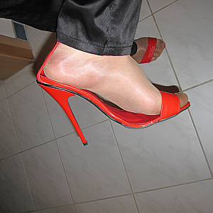 new heels² Galerie