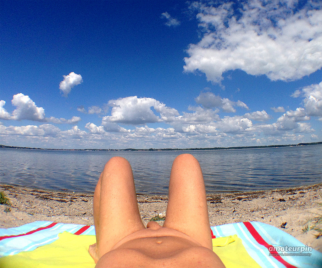 Am Strand die ersten Sommertage genießen... Galeriebild