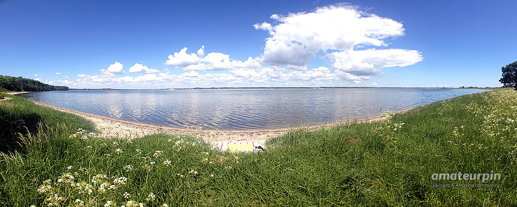 Am Strand die ersten Sommertage genießen... Galeriebild