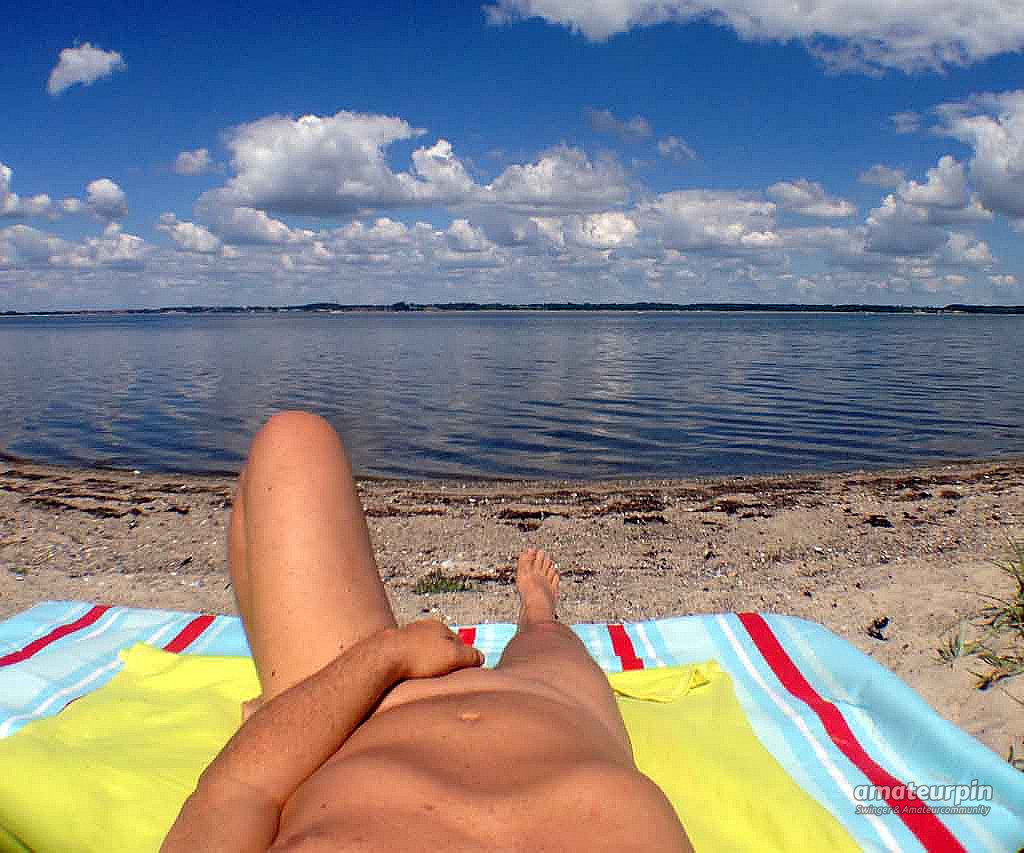 Am Strand die ersten Sommertage genießen... Galeriebild