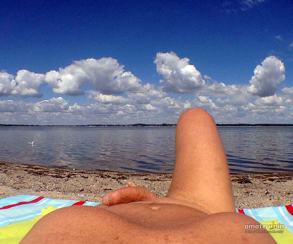 Am Strand die ersten Sommertage genießen... Galeriebild