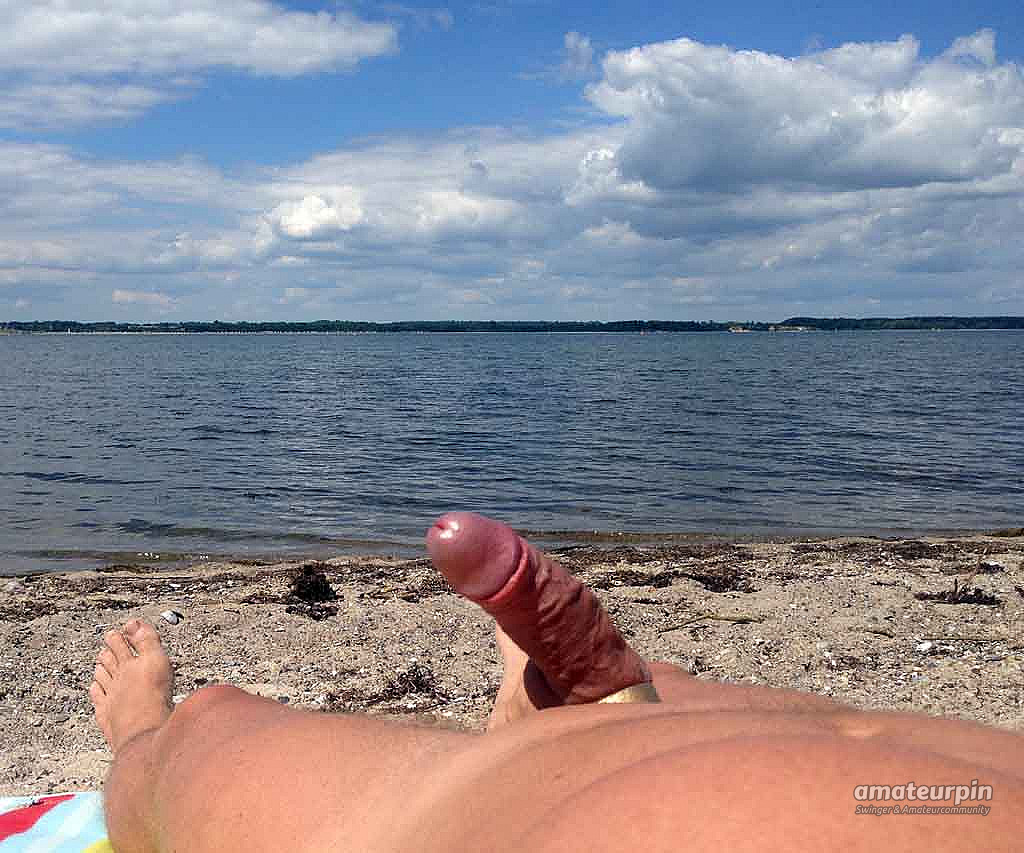 Am Strand die ersten Sommertage genießen... Galeriebild