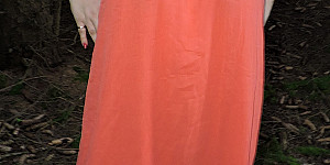 Geil mit orangen Kleid und Gogo Heels Outdoor First Thumb Image