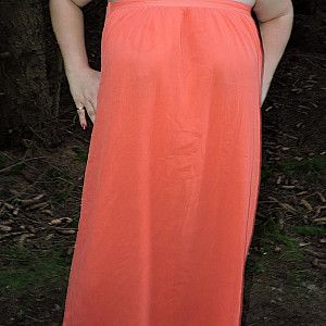 Geil mit orangen Kleid und Gogo Heels Outdoor Galerie
