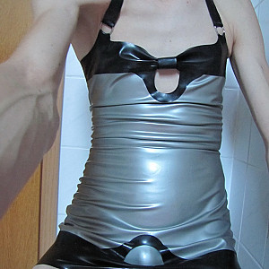 Neues Latex Outfit Galeriebild