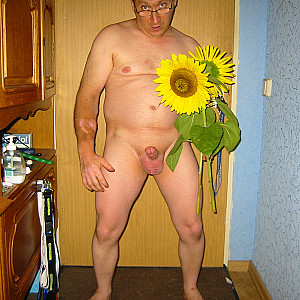 55Paul55 nackt mit der Sonnenblume Galerie