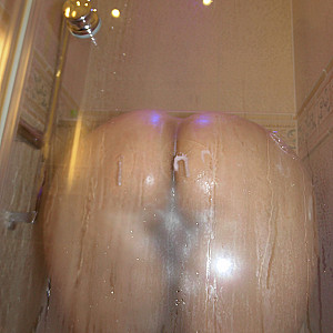 P.girl in der Dusche im Hotel in Grömitz Galerie