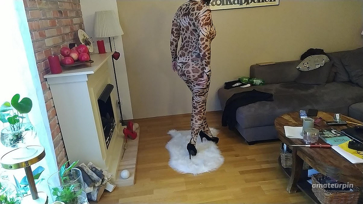 Pgirl in Catsuit Galeriebild