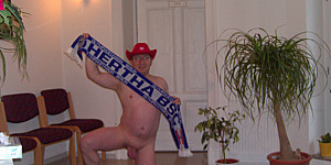 55Paul55 ist nackt bein Doktor und ist Hertha BSC Fan First Thumb Image