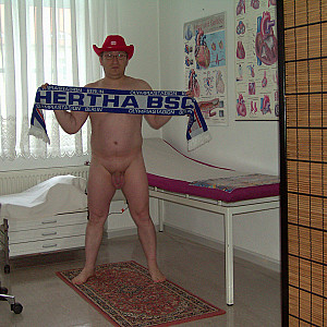 55Paul55 ist nackt bein Doktor und ist Hertha BSC Fan Galerie