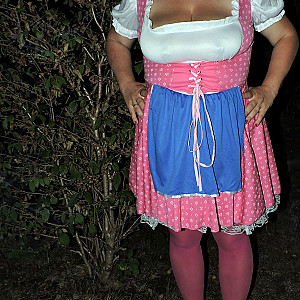 Geil nachts im Dirndl Galeriebild