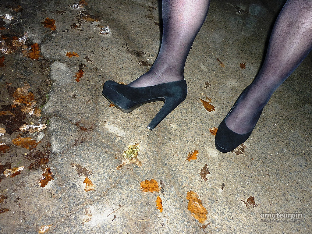 Outdoor, High Heels, Sperma und NS Galeriebild