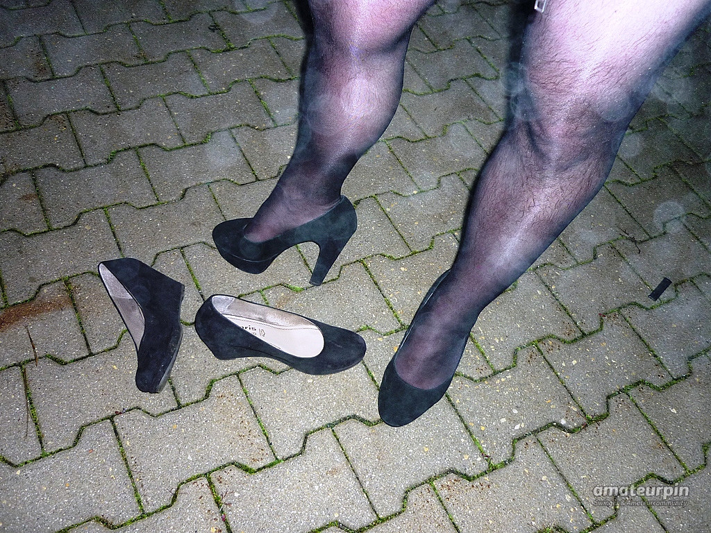 Outdoor, High Heels, Sperma und NS Galeriebild