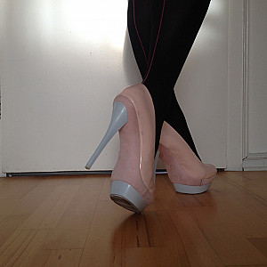 High heels pink/red gallery image