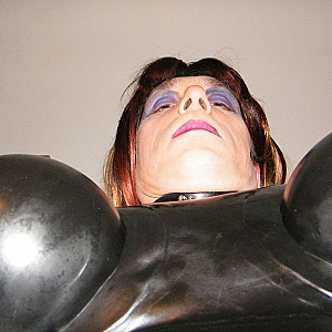 Das erste Bild von susitvzofe's Galerie - Das bin Ich als Gummipuppe