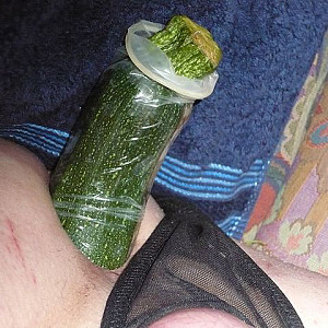 Das erste Bild von chrissi1807's Galerie - Gemüsetag  uV  Ach eine Zucchini  ist gesund.