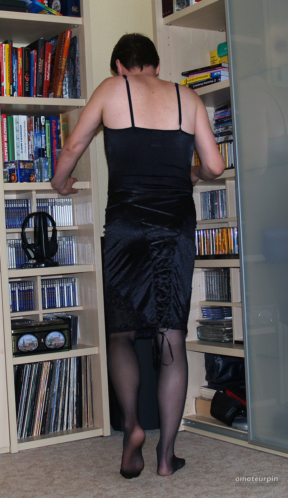 neues Kleid und Nylons Galeriebild