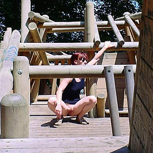 Gina Zeigt Sich / Spielplatz 1 Galerie