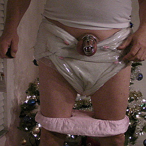 First image of kop4560000's Gallery - kop4560000 diapered sissy by xmas tree