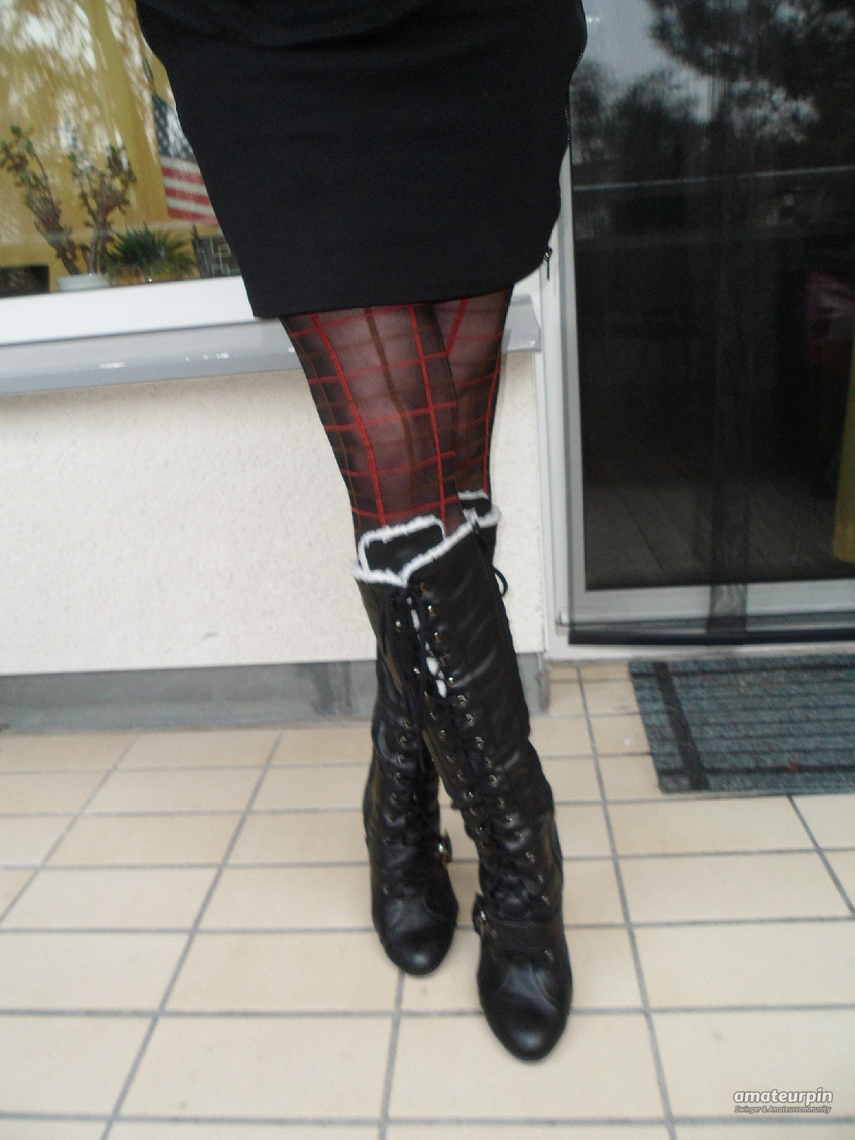 Winterstiefel und rot-schwarze FSH Galeriebild