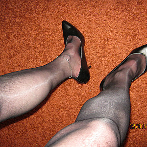 Das erste Bild von Luibi1969's Galerie - In Nylons und Heels !!!