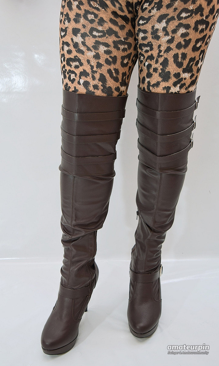 Braune Leder Tight overknee high boots Galeriebild