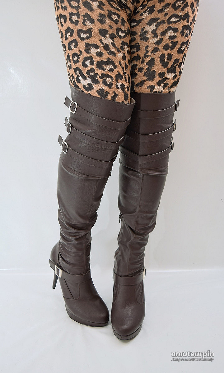 Braune Leder Tight overknee high boots Galeriebild