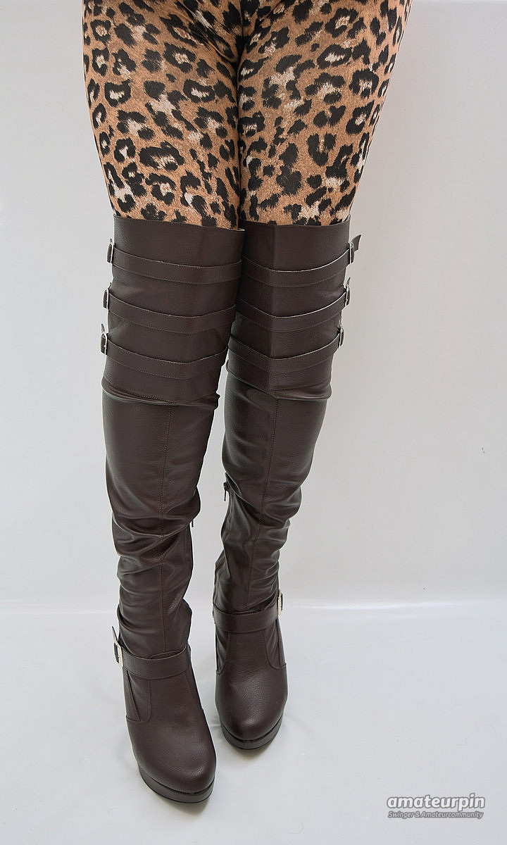 Braune Leder Tight overknee high boots Galeriebild